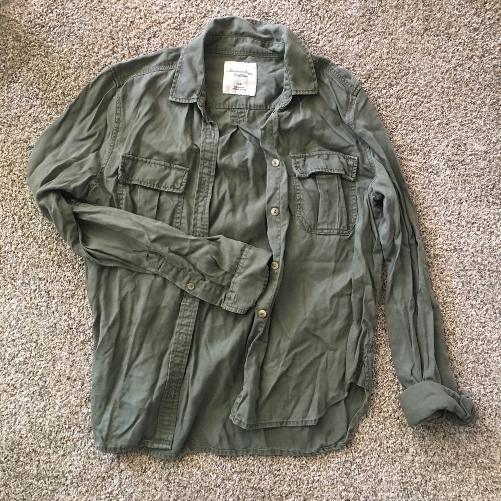American Eagle Button Up
